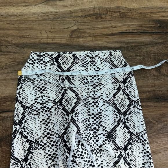 BALANCE ATHLETICA The Ascend Pant Legging in Black White Python Size M NWOT - Picture 9 of 11